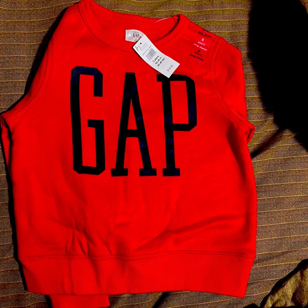 Red sweat shirt, new w/tags